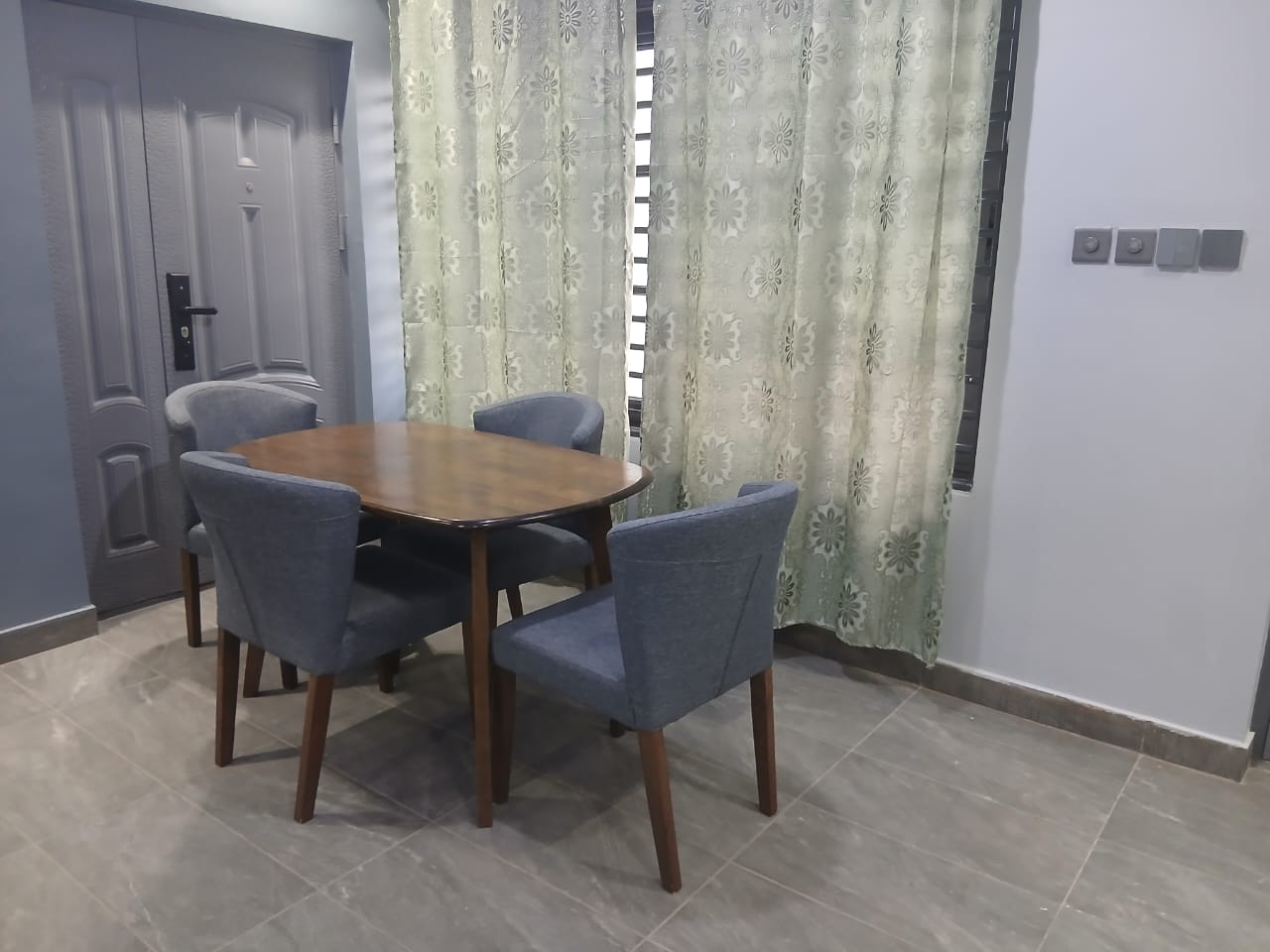 Dining – 2 Bedroom Apartment